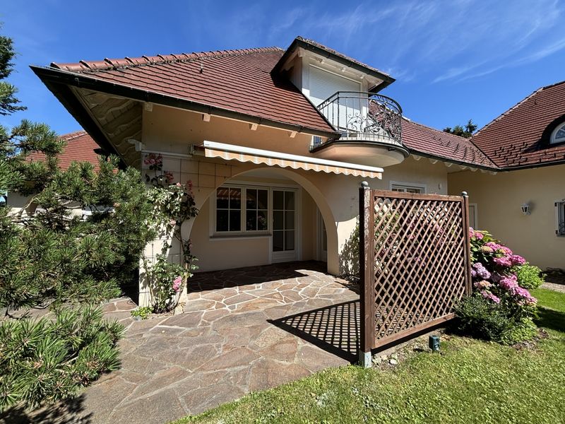 Attraktive Haushälfte in ruhiger, sonniger Wohnlage von Vogt mit schönem Garten